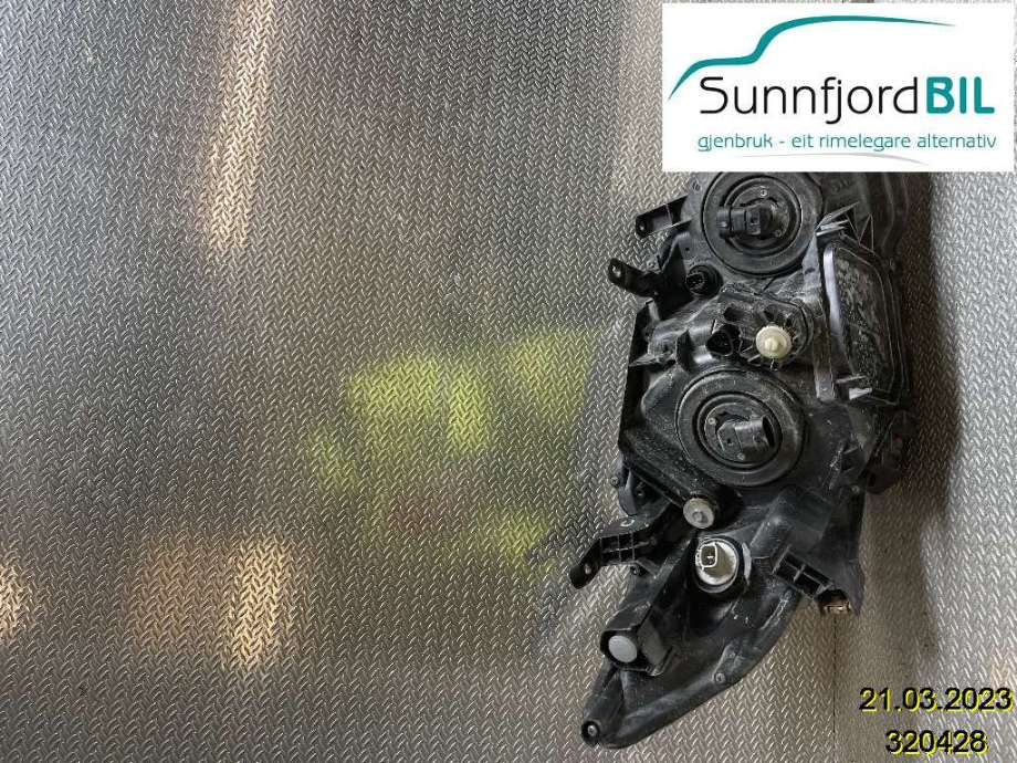 Frontlykt venstre halogen til Toyota Corolla 2007-2013  (TOYOTA|8117012A60|)