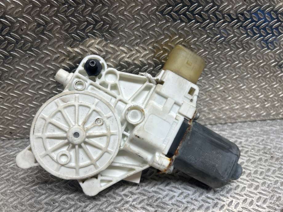 Ruteheis venstre til BMW 3-Serie 2005-2011 (E90/E91/E92/E93) (E90/E91/E92/E93) (BMW|67626927027|67 62 6 927 027|0130844226)