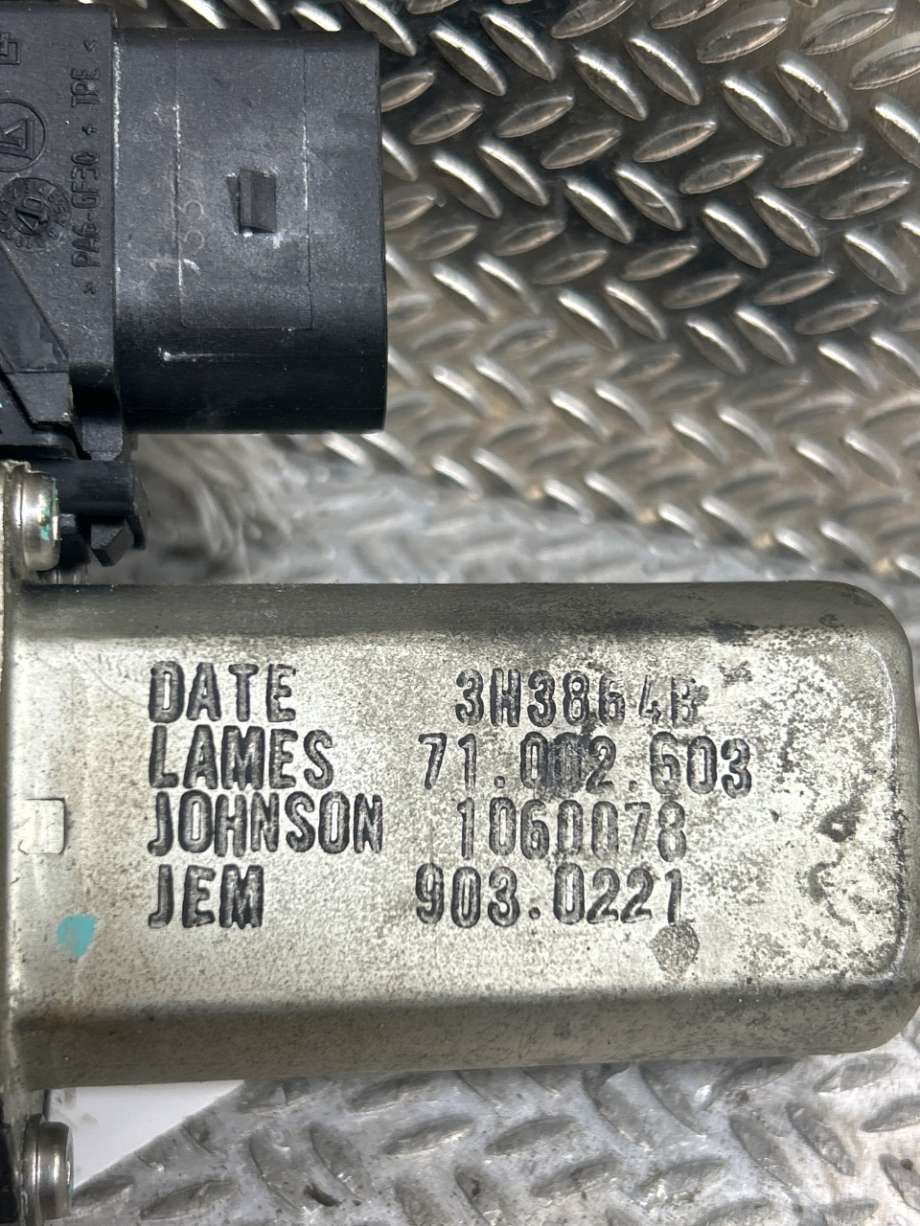 Ruteheis venstre til BMW 3-Serie 2005-2011 (E90/E91/E92/E93) (E90/E91/E92/E93) (BMW|67626927025|67 62 6 927 025|71002603)