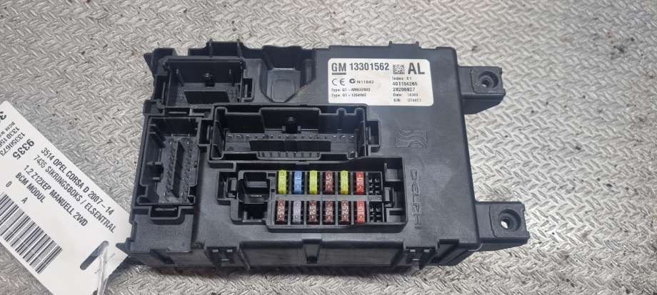 Sikringsboks til Opel Corsa D 2006-2014  (OPEL|13350673|13301561|13301562)