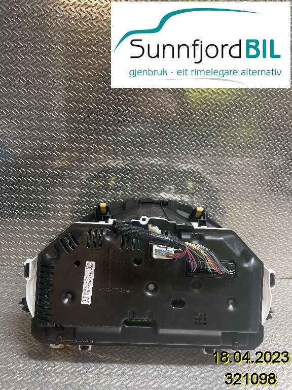 Instrumentpanel til Toyota Yaris 2012-2014 (Type III, Fase 1)  (TOYOTA|838000DT70|)