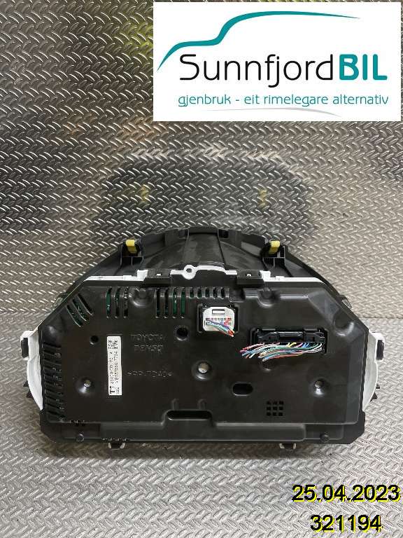 Instrumentpanel til Toyota Yaris 2012-2014 (Type III, Fase 1)  (TOYOTA|838000DT70|MB1575507734)