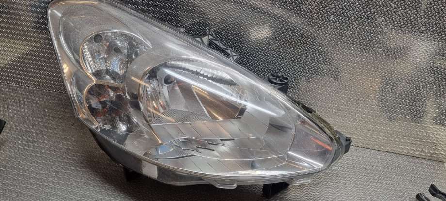 Frontlykt høyre halogen til Peugeot Partner 2008-2015 (Type II, Fase 1) (PEUGEOT|96 772 023 80||90013222)