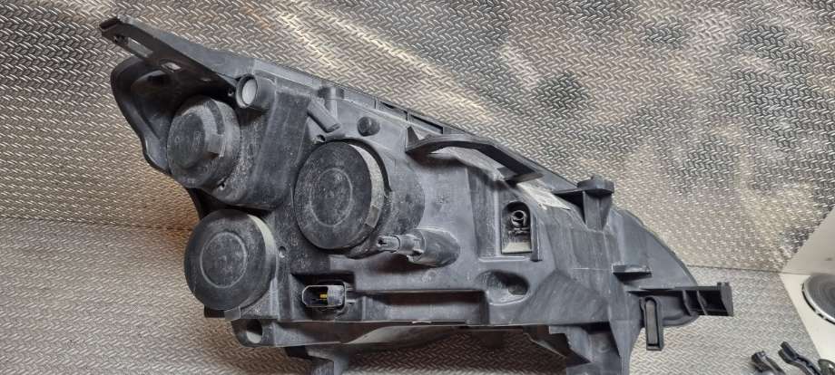 Frontlykt venstre halogen til Peugeot Partner 2008-2015 (Type II, Fase 1)  (PEUGEOT|96 772 024 80||90013220)