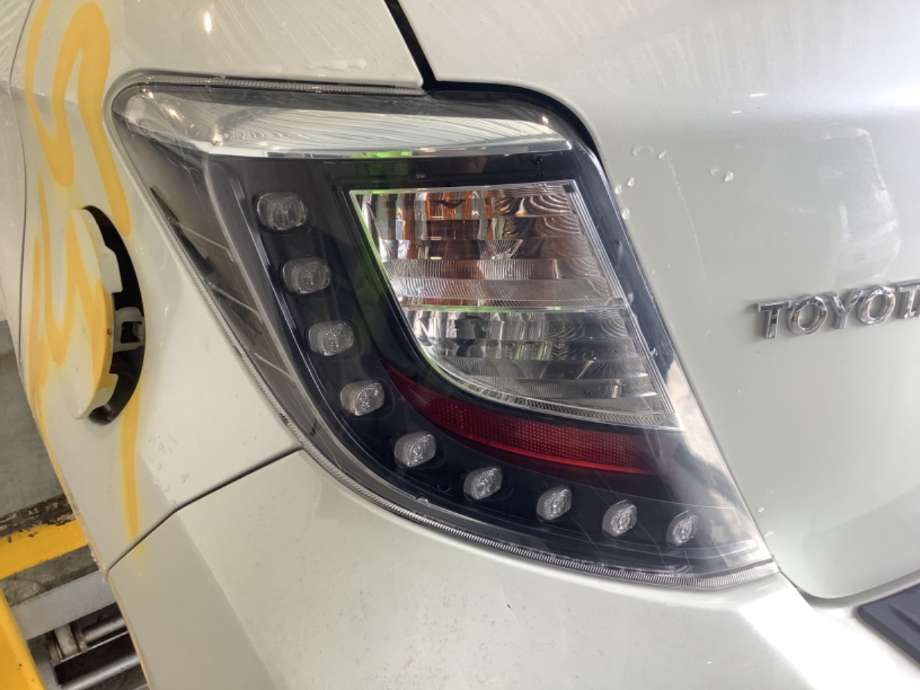 Baklykt venstre til Toyota Yaris, 2012-2014 (Type III, Fase 1) (TOYOTA|815610D390)