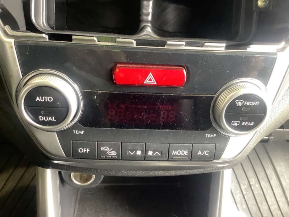 Varmeapparat betjening til Subaru Forester, 2008-2013 (Type III)  (SUBARU|72311SC300)