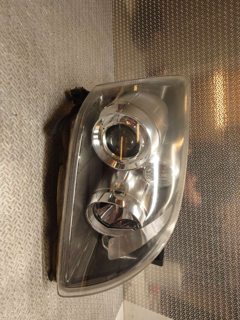 Frontlykt høyre halogen til Toyota Avensis 2003-2008 (Type II)  (TOYOTA|8113005240|)