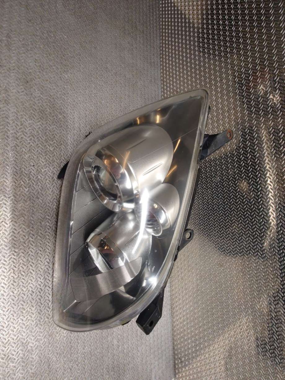 Frontlykt høyre halogen til Toyota Avensis 2003-2008 (Type II)  (TOYOTA|8113005240|)