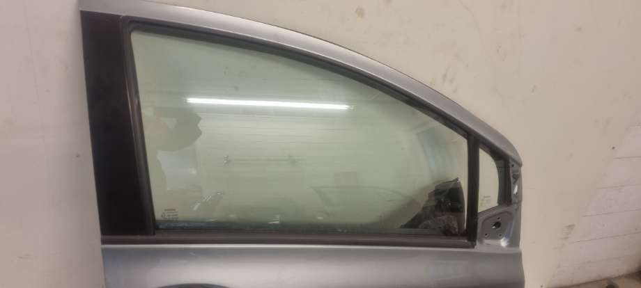 Siderute høyre foran til Toyota Yaris, 2009-2011 (Type II, Fase 2)  (TOYOTA|681100D020)