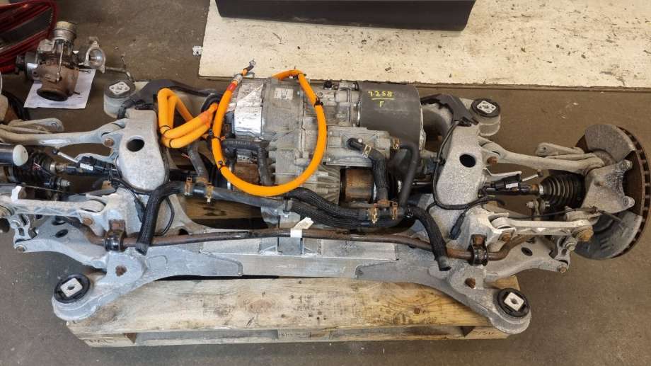 Travers bak til Tesla Model S, 2013-2016 (Fase 1)  (TESLA|6007012-00-L)