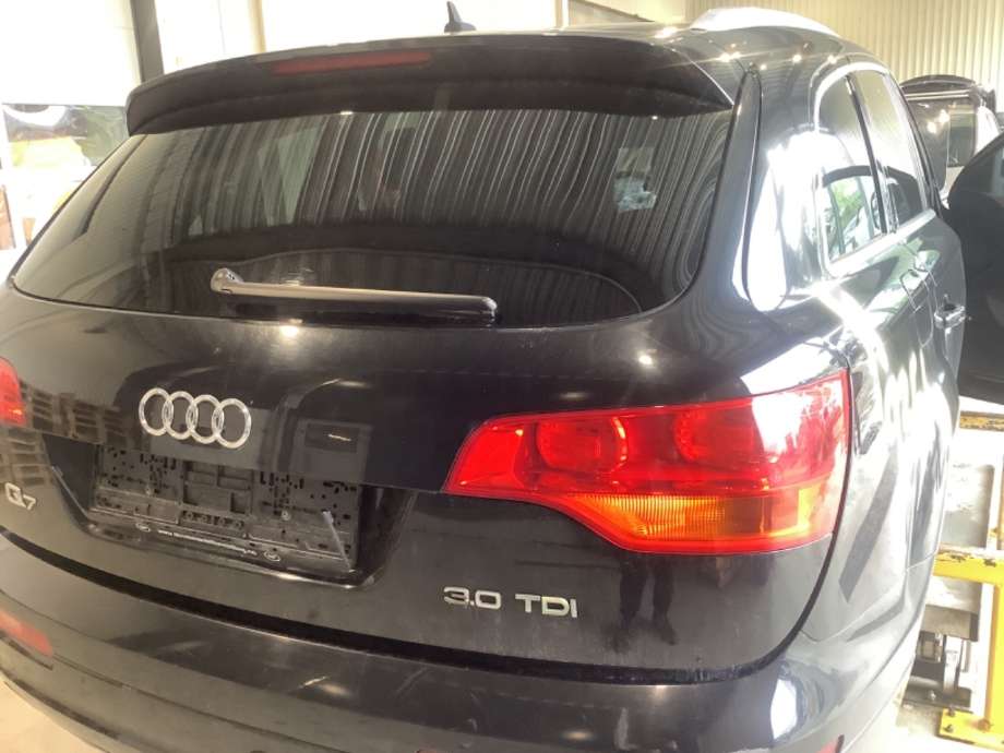 Bakluke til Audi Q7 2006-2010 (Type I, Fase 1)  (AUDI|4L0 827 023|)
