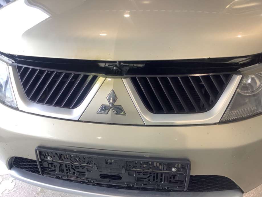 Grill til Mitsubishi Outlander, 2007-2010 (Type II, Fase 1)  (MITSUBISHI|7450A037YA)