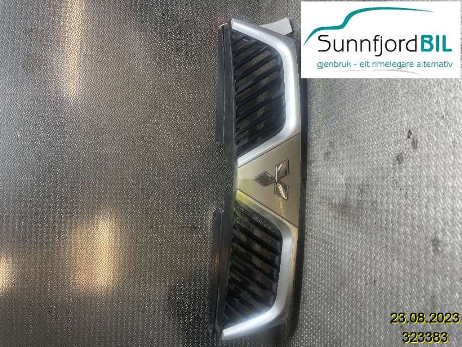 Grill til Mitsubishi Outlander 2007-2010 (Type II, Fase 1) (MITSUBISHI|7450A037YA|)