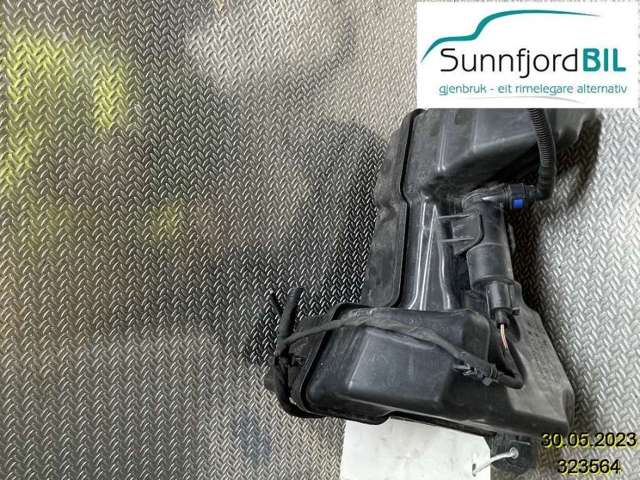 Spylertank til VW Golf VII 2012-2017 (Fase 1)  (VOLKSWAGEN|5G0955453H|)