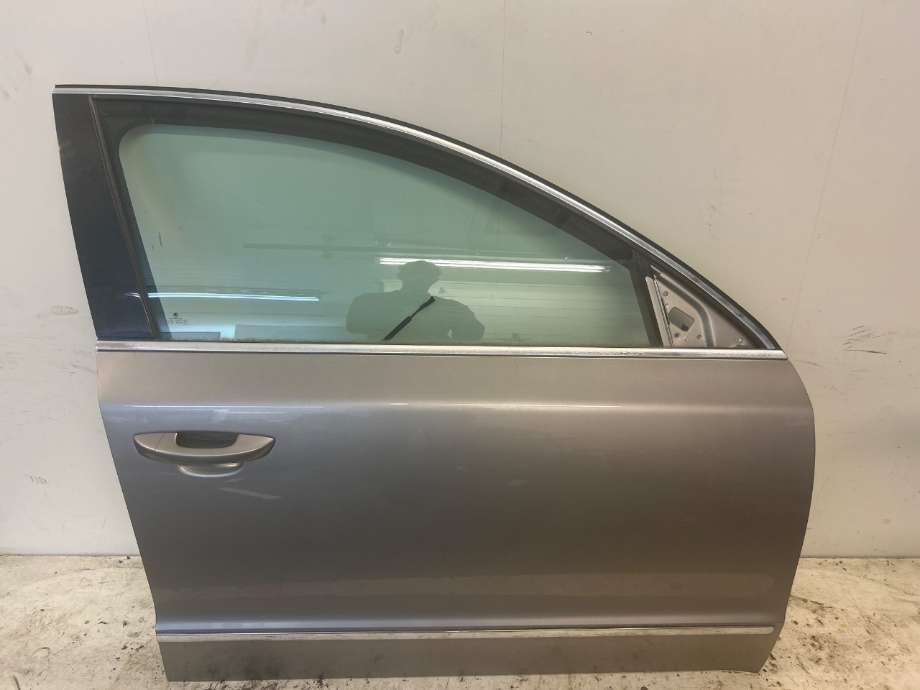 Dør høyre foran til Škoda Superb 2008-2015 (Type II)  (SKODA|3T0831056|)