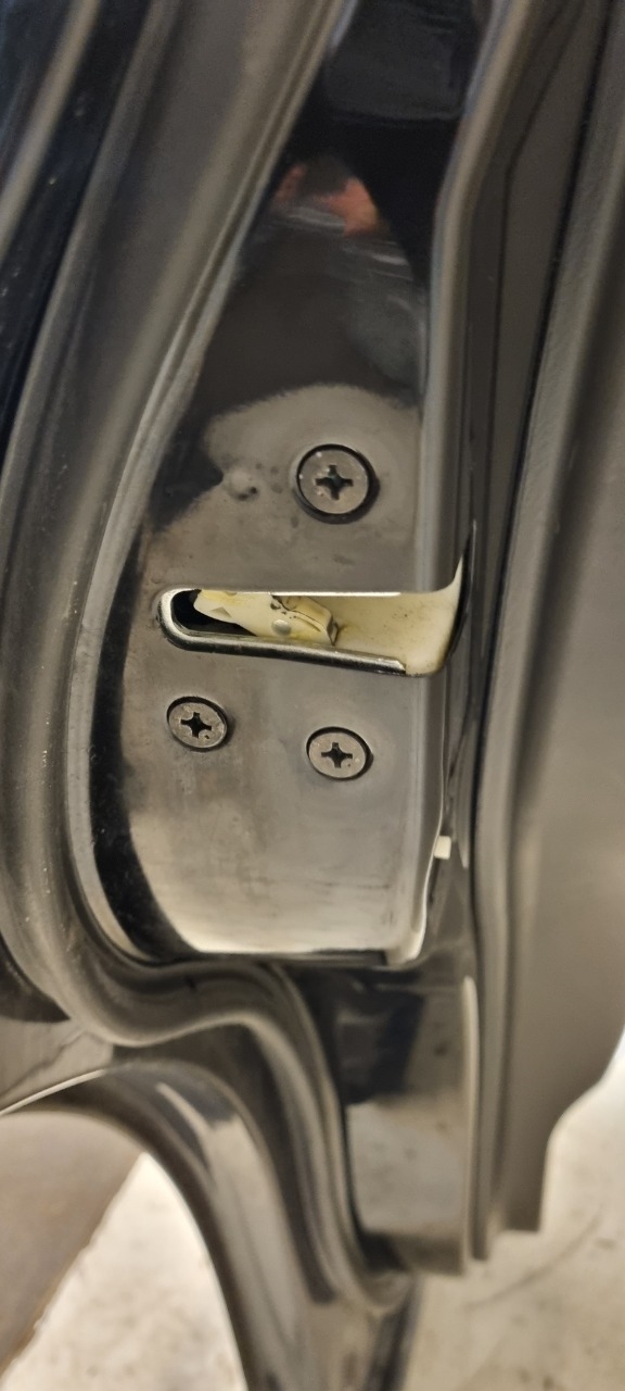 Låsekasse venstre til Mazda CX-5, 2012-2017 (Type I)  (MAZDA|KD5373310)
