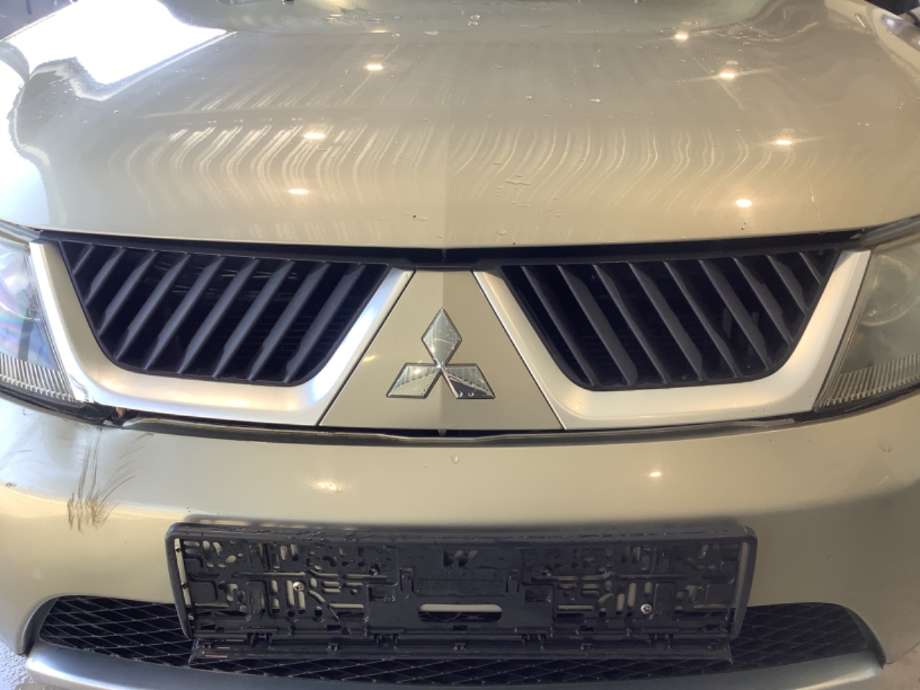 Grill til Mitsubishi Outlander, 2007-2010 (Type II, Fase 1) (MITSUBISHI|7450A037YA)