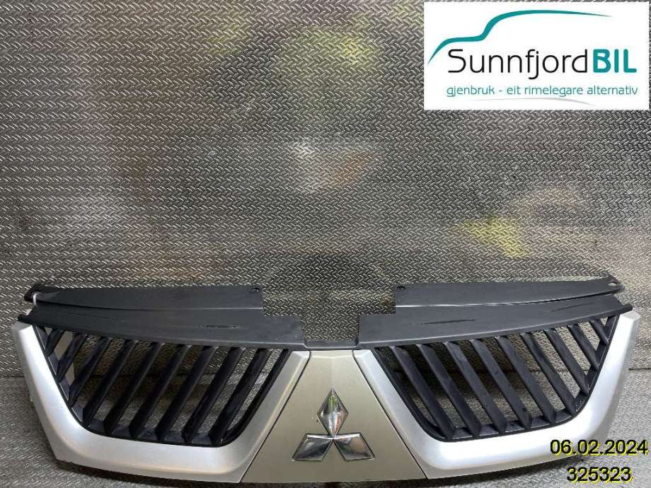 Grill til Mitsubishi Outlander 2007-2010 (Type II, Fase 1)  (MITSUBISHI|7450A037YA|)