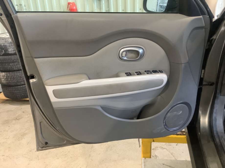 Dørtrekk venstre til Kia Soul, 2014-2019 (Type II)  (KIA|)