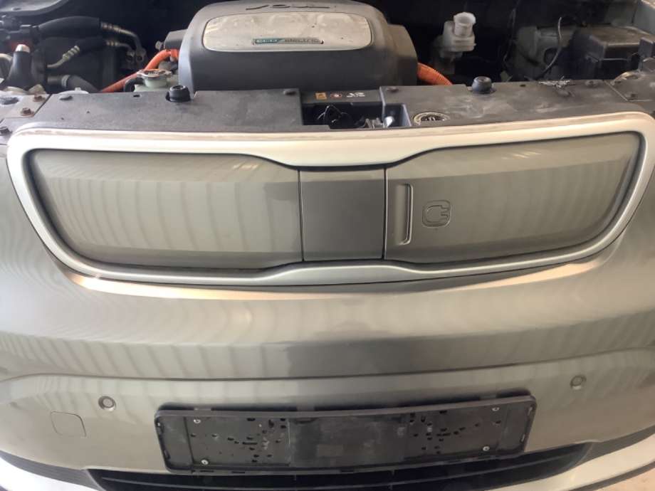 Batterilader inntak/luke til Kia Soul, 2014-2019 (Type II)  (KIA|86350E4100IM)