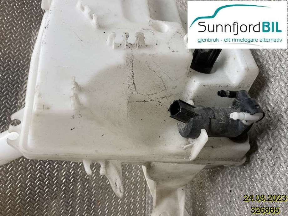 Spylerpumpe foran til Ford Focus, 2014-2018 (Type III, Fase 2)  (FORD|BV6117K624BC)