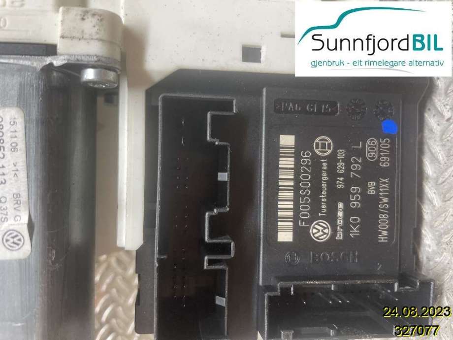 Ruteheis høyre til VW Passat 2005-2010 (B6) (B6) (VOLKSWAGEN|1K0959702Q|980852113|)