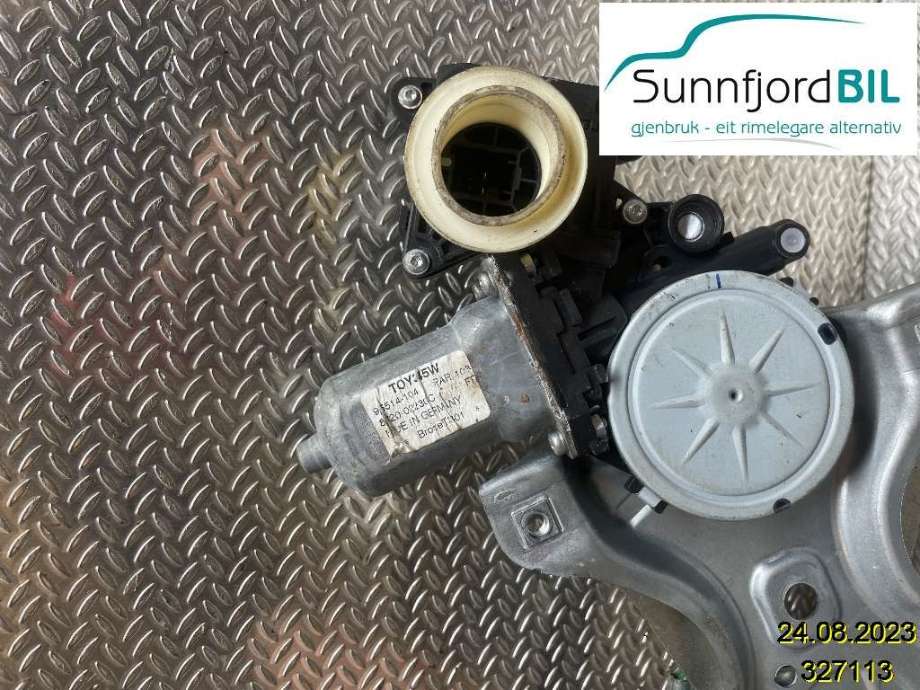 Ruteheis venstre til Toyota Auris 2007-2010 (Type I, Fase 1) (TOYOTA|6982002330|8570202020|975514104)