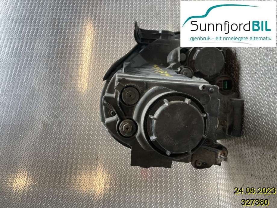 Frontlykt venstre halogen til SsangYong Rexton 2007-2013 (Y250) (Y250) (SSANGYONG|8310108B14|)