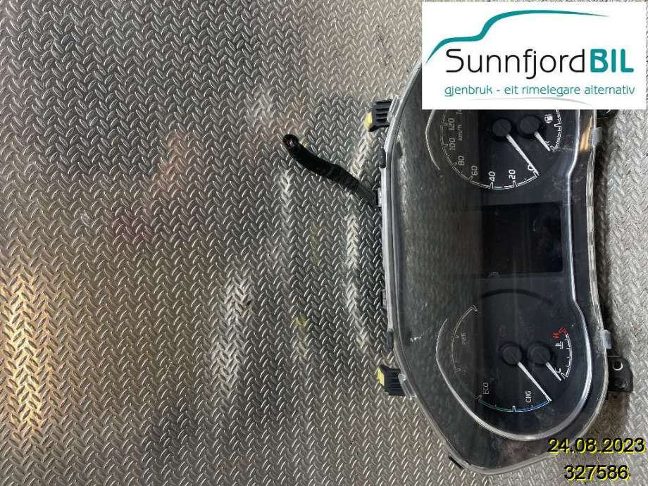 Instrumentpanel til Toyota Yaris, 2014-2020 (Type III, Fase 2)  (TOYOTA|83800F5440)