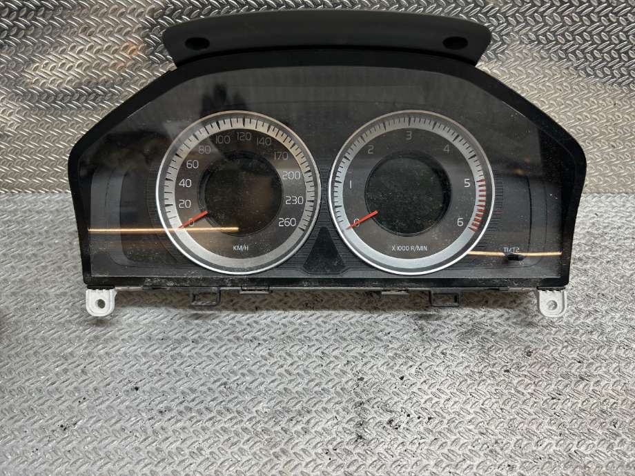 Instrumentpanel til Volvo V70 2007-2013 (Type III, Fase 1) (VOLVO|36001836|31343325AA|)