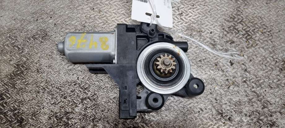 Ruteheis venstre til Volvo V70 2007-2013 (Type III, Fase 1)  (VOLVO|30699645|)