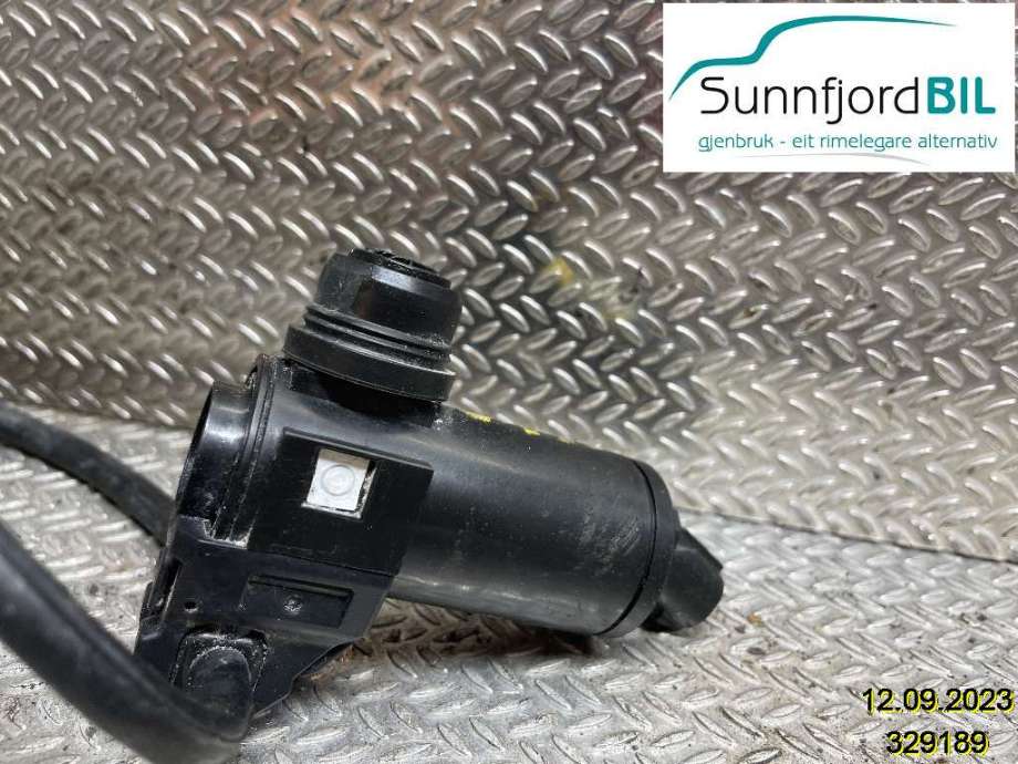 Spylerpumpe foran til Toyota RAV4, 2019-->> (Type V)  (TOYOTA|8533047100)