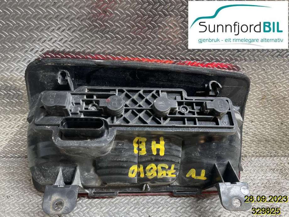 Baklykt høyre til VW Caddy 2010-2015 (Type III, Fase 2) (VOLKSWAGEN|2K5945096K|2K5945096Q|)