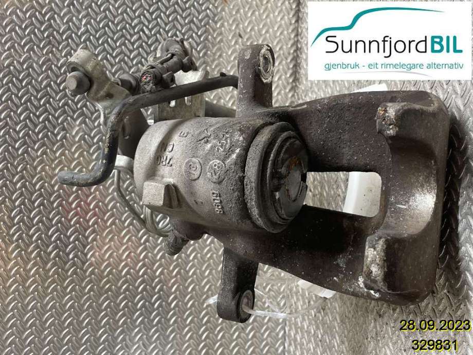 Bremsecaliper venstre bak til VW Caddy, 2010-2015 (Type III, Fase 2)  (VOLKSWAGEN|2K5615423)