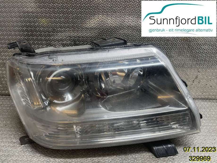 Frontlykt høyre halogen til Suzuki Grand Vitara 2005-2015 (Type III)  (SUZUKI|3512065J11|)