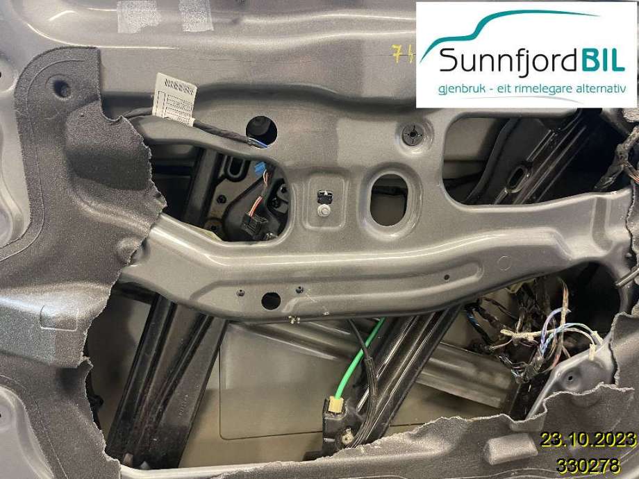 Ruteheis til BMW 5-Serie, 2010-2017 (F10/F11) (F10/F11) (BMW|51337182132)