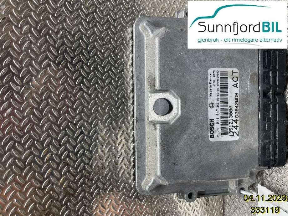 Styreenhet motor til VW Transporter / Caravelle 2009-2015 (Fase 2) (T5) (T5) (VOLKSWAGEN|070906016EC|0281014893)