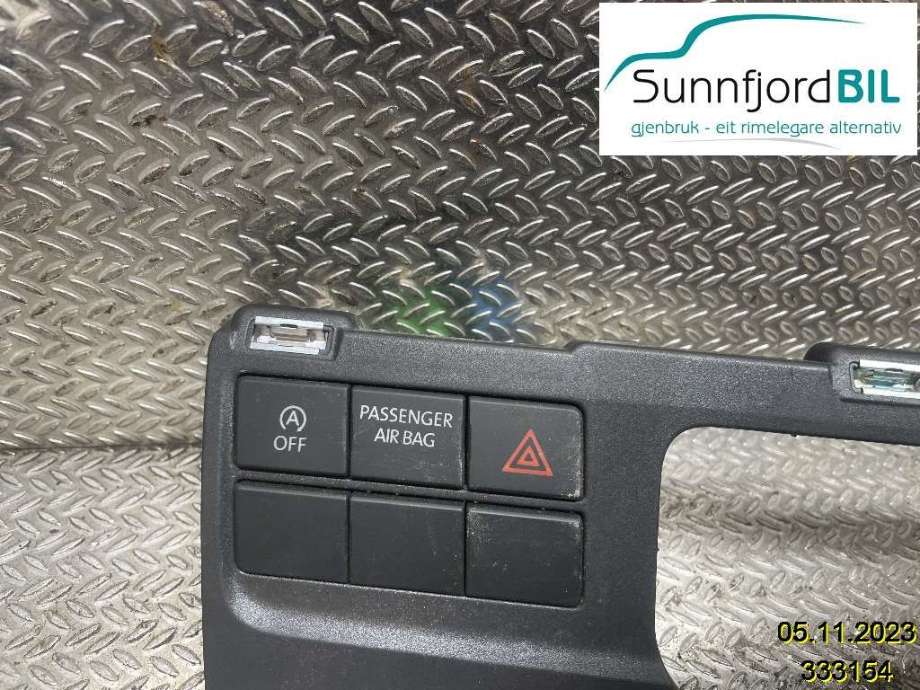 Bryter nødblink til VW Transporter / Caravelle, 2015-2019 (T6) (T6) (VOLKSWAGEN|7E0953509)