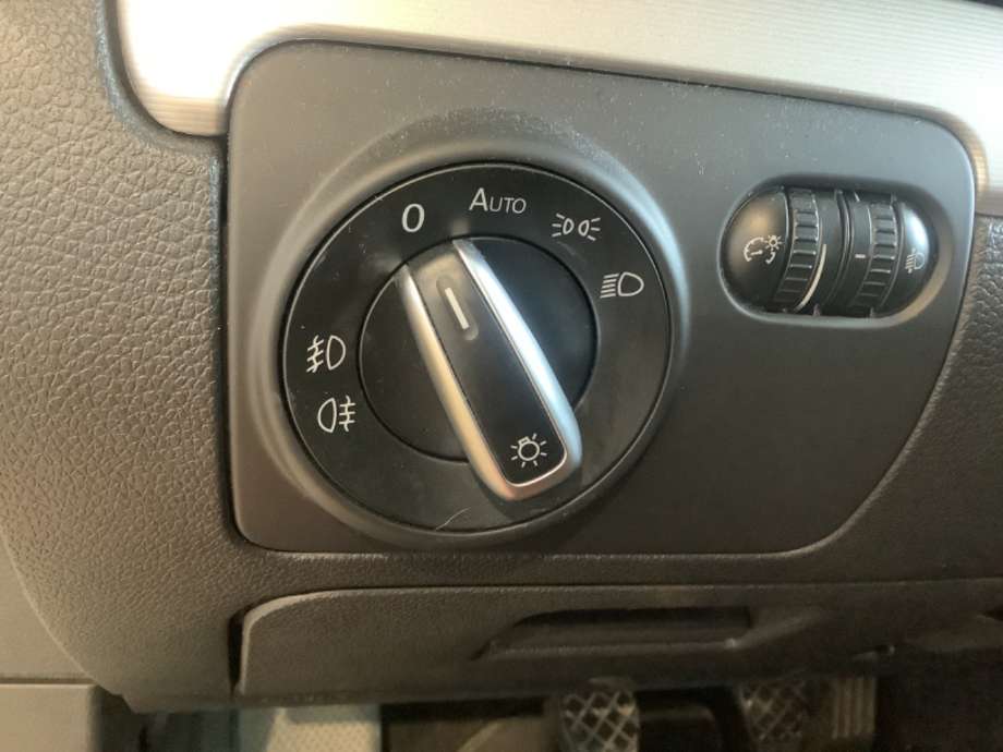 Bryter lys til VW Golf VI, 2008-2012  (VOLKSWAGEN|)