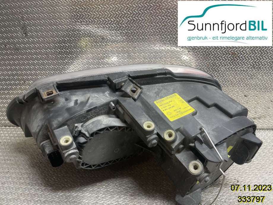 Frontlykt høyre halogen til VW Caddy 2004-2010 (Type III, Fase 1)  (VOLKSWAGEN|2K0941006D|2K0941006B|)