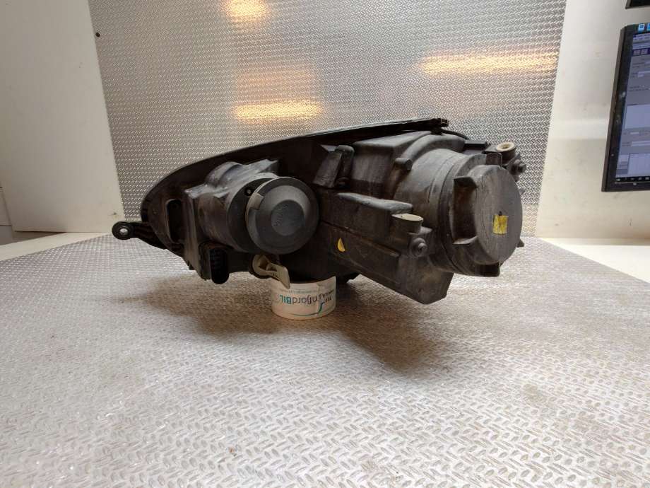 Frontlykt høyre halogen til VW Golf V, Combi 2003-2008  (VOLKSWAGEN|1K6941030C|1K6 941 006 C|1K6941006R)