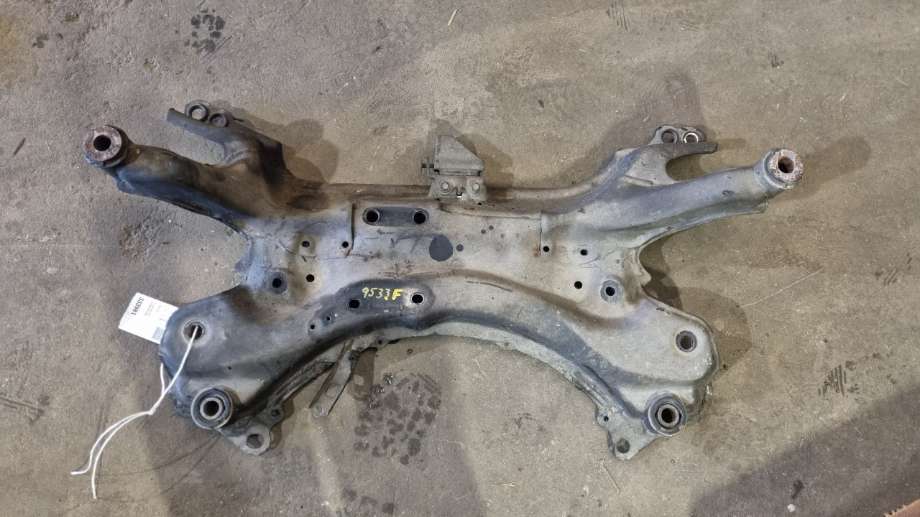 Travers foran hoved til Toyota Avensis, 2009-2015 (Type III, Fase 1)  (TOYOTA|5120105101)