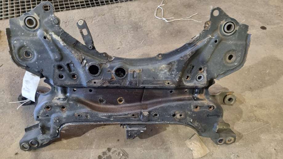 Travers foran hoved til Toyota Avensis 2009-2015 (Type III, Fase 1)  (TOYOTA|5120105101|5120105100|)