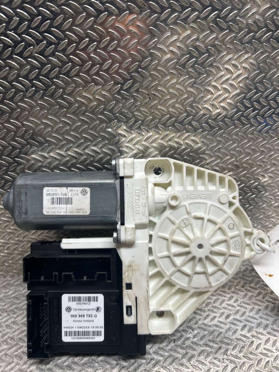 Ruteheis venstre til VW Passat 2005-2010 (B6) (B6) (VOLKSWAGEN|1K0959701L|980851109|1K0959793G)