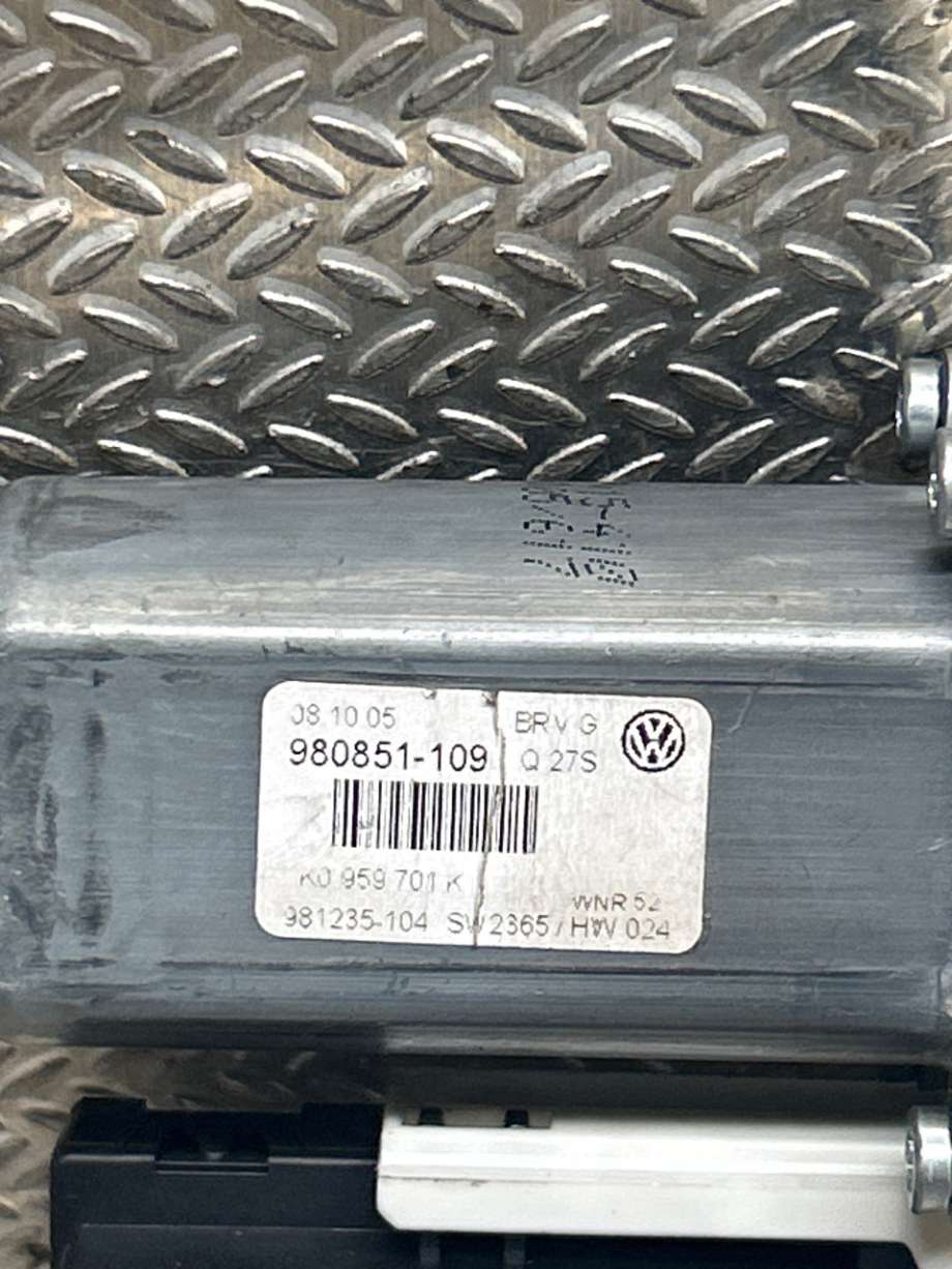 Ruteheis venstre til VW Passat 2005-2010 (B6) (B6) (VOLKSWAGEN|1K0959701L|980851109|1K0959793G)