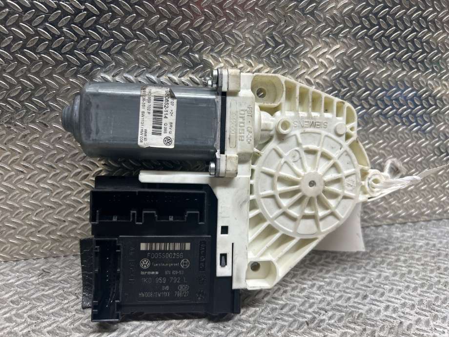 Ruteheis høyre til VW Passat 2005-2010 (B6) (B6) (VOLKSWAGEN|1K0959702L|980852114|1K0959702P)