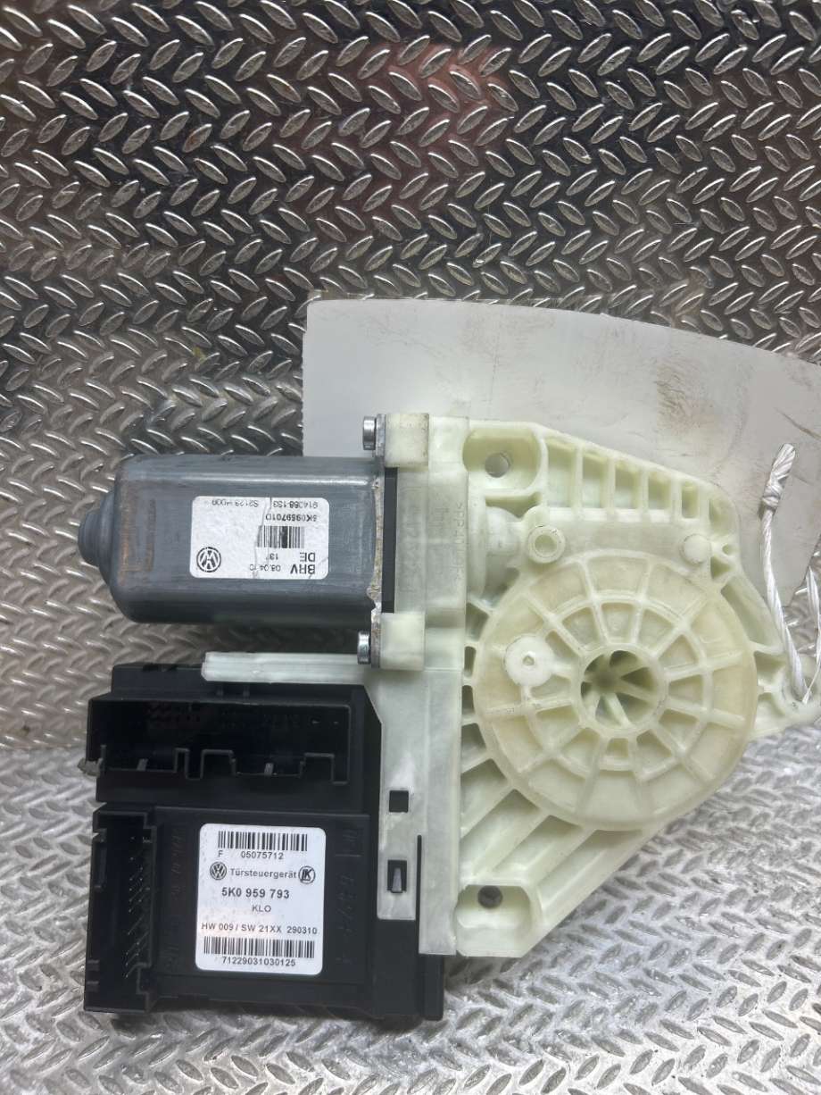 Ruteheis venstre til VW Golf VI 2008-2012  (VOLKSWAGEN|5K0959701E|5K0959793|5K0959701D)