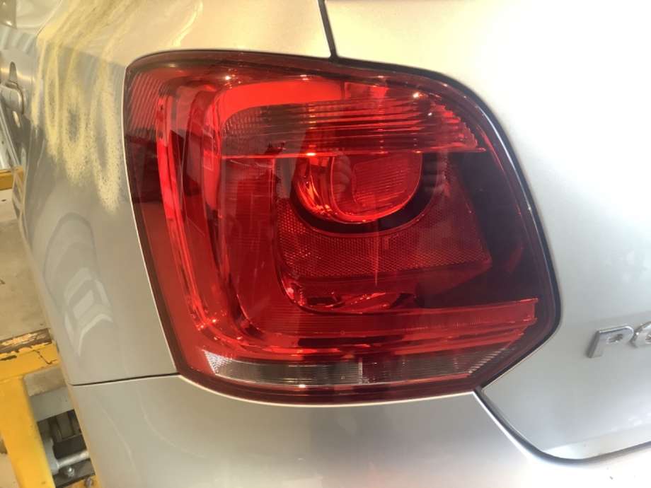 Baklykt venstre til VW Polo, 2009-2014 (Type V, Fase 1)  (VOLKSWAGEN|6R0945095AH)