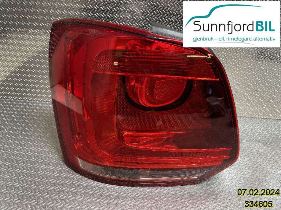 Baklykt venstre til VW Polo 2009-2014 (Type V, Fase 1)  (VOLKSWAGEN|6R0945095AH|6R0 945 095 AH|)