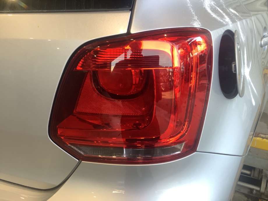 Baklykt høyre til VW Polo, 2009-2014 (Type V, Fase 1)  (VOLKSWAGEN|6R0 945 096 AH)